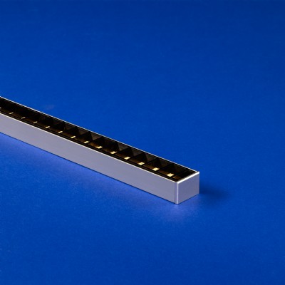 LED fixture with a louver that is designed to eliminate glare