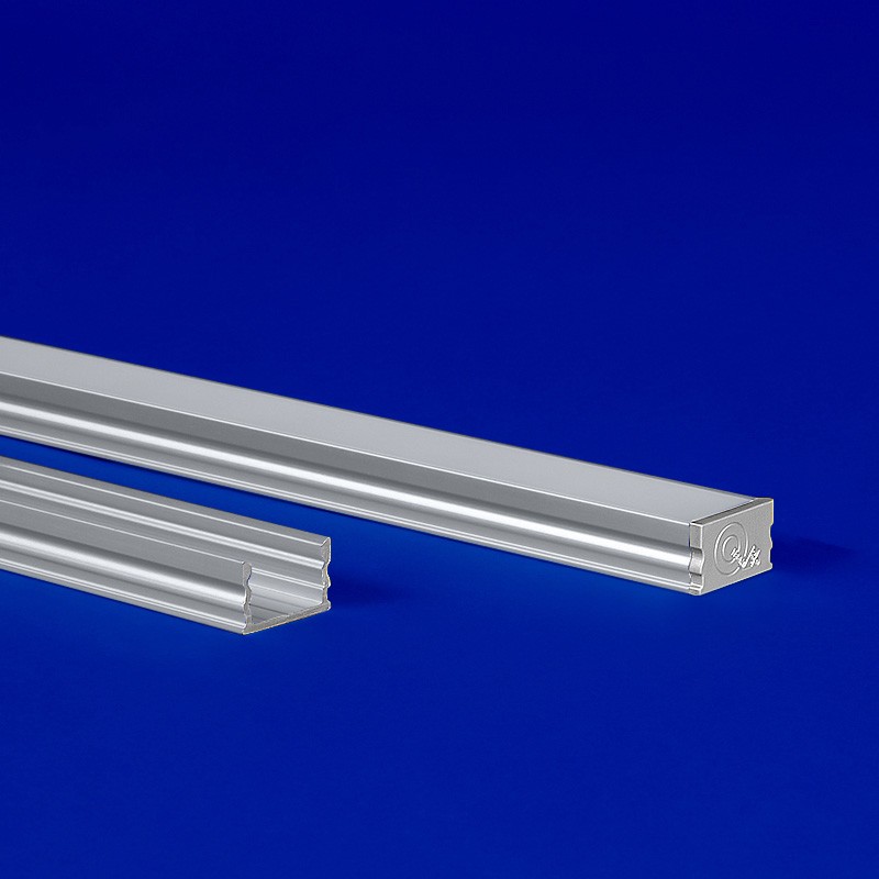 LED aluminum extrusion featuring a flat lens and shadowless end cap. The mid-low profile design, paired with a stainless steel mounting clip, ensures perfect illumination for both indirect and direct surface mounts.