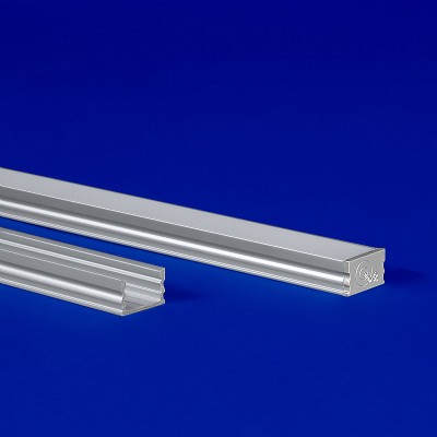 LED aluminum extrusion featuring a flat lens and shadowless end cap. The mid-low profile design, paired with a stainless steel mounting clip, ensures perfect illumination for both indirect and direct surface mounts.