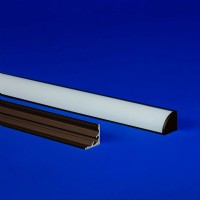 Sleek ARKA aluminum LED profile with a distinctive round lens, designed for a broad 130-degree illumination. Versatile in finishes and lens types, it&#39;s perfect for custom linear lighting in cove spaces.